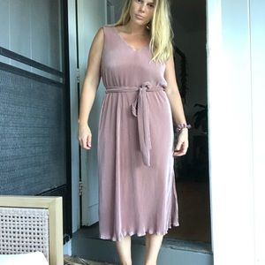 Midi-dress with tie waisted